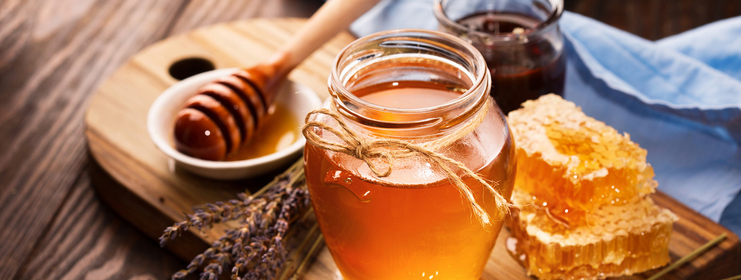 Honig bei trockenem Hals